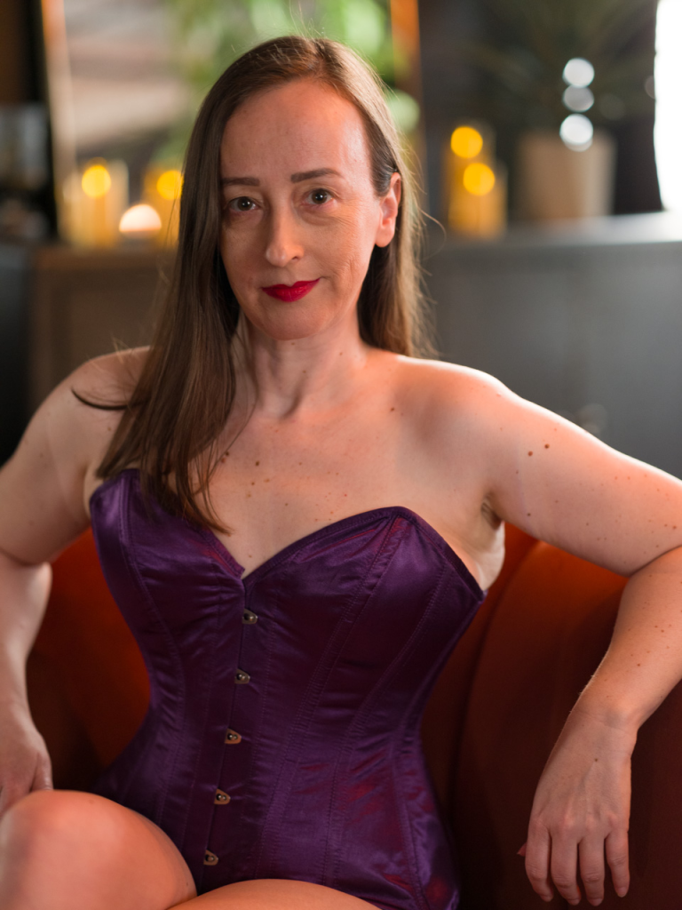 Miss Jenn Davis, Seattle Femdom, Femdomme, Dominatrix, corset, lap